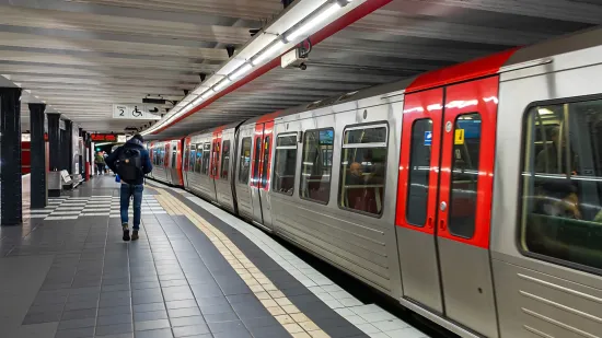 Skočio pod vlak i za sobom povukao mladu djevojku (18): Oboje su poginuli