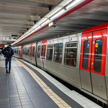 Skočio pod vlak i za sobom povukao mladu djevojku (18): Oboje su poginuli