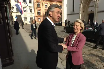 Tko se veselio zagrebačkom suncu, a tko presvlačio u avionu? 'Moja druga domovina'