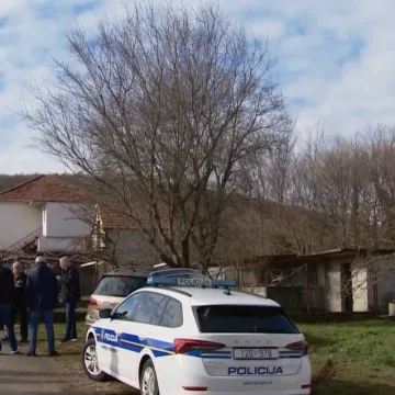 Turjaci kod Sinja zavijeni u crno nakon smrti mu&scaron;karca: 'A &scaron;ta ću ti govorit, plače mi se'