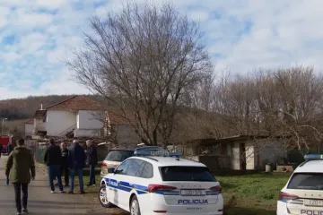 Turjaci kod Sinja zavijeni u crno nakon smrti mu&scaron;karca: 'A &scaron;ta ću ti govorit, plače mi se'