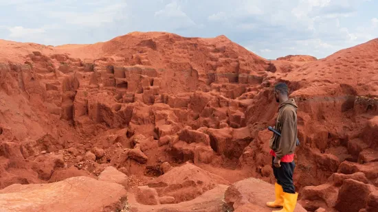 Vi&scaron;e od 200 mrtvih u uru&scaron;avanju rudnika: U katastrofi stradali rudari, djeca, prodavačice...