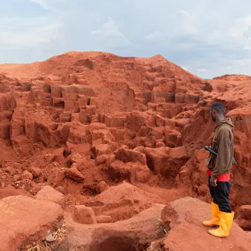 Vi&scaron;e od 200 mrtvih u uru&scaron;avanju rudnika: U katastrofi stradali rudari, djeca, prodavačice...
