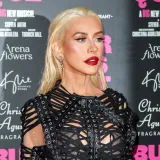 Christina Aguilera i u 45. provocira: Potpuno golim grudima zapalila mreže