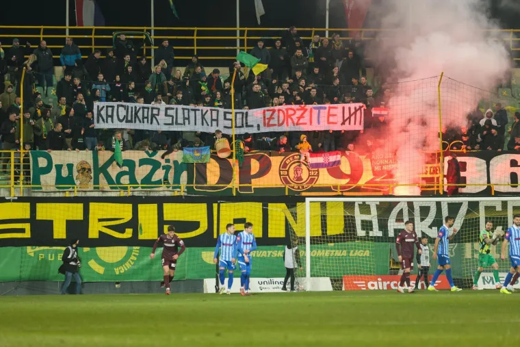 Demoni poslali poruku podr&scaron;ke pritvorenim Torcida&scaron;ima tijekom utakmice u Puli