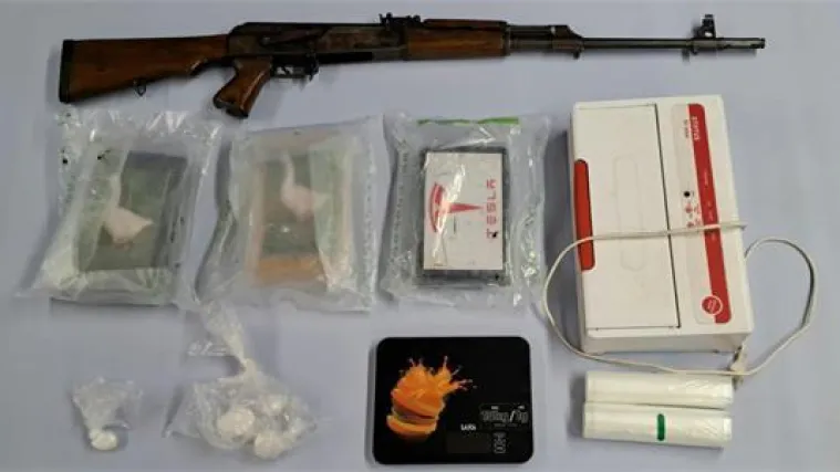 Sinjski diler pao s kokainom i snajperom