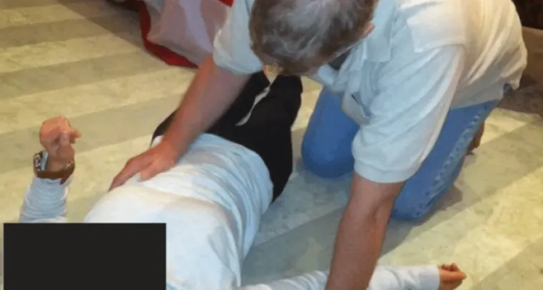 Tajne osramoćenog princa: Andrewa fotkali 'na sve četiri' iznad žene. procurili i mailovi o 'Ruskinji'