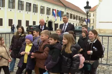 Djeca iznenadila premijera, ne zna se tko je vi&scaron;e bio odu&scaron;evljen! 'Ovu ruku vi&scaron;e ne perem'