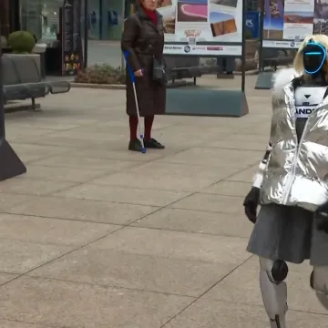 Pametna, duhovita, kad treba i drska: Ovo je Tonka, prvi hrvatski robot: 'Kava? Ne hvala, tu sam da radim'