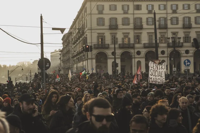 Scene kaosa u susjedstvu, izbili veliki neredi: Letjeli Molotovljevi kokteli, policija žestoko odgovorila
