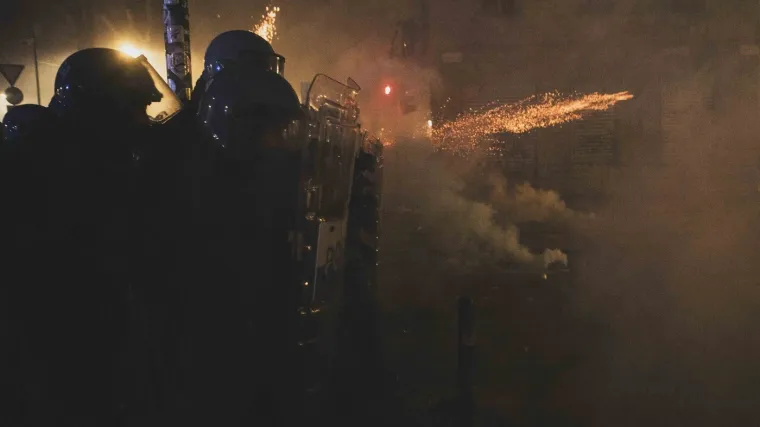 Scene kaosa u susjedstvu, izbili veliki neredi: Letjeli Molotovljevi kokteli, policija žestoko odgovorila