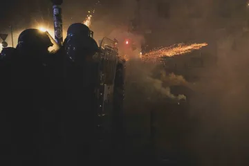 Scene kaosa u susjedstvu, izbili veliki neredi: Letjeli Molotovljevi kokteli, policija žestoko odgovorila