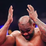 Ovo sigurno do sada niste vidjeli: Boksaču usred borbe ispao tupe