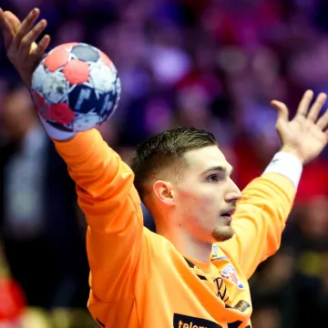 Sigurdsson poslao Kuzmanovića na tribinu: Otkrivamo &scaron;to mu je na&scaron; golman rekao