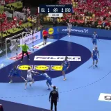 Takav golman nam treba za broncu! Velika obrana Mandića