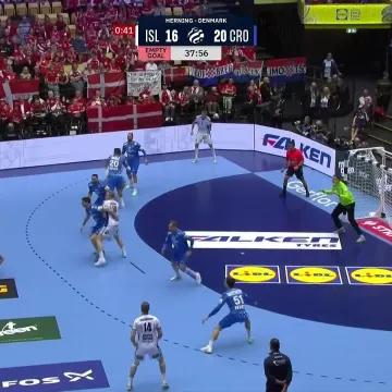 Kapetan koji radi sve: Martinović &scaron;okirao suparnika potezom za udžbenike