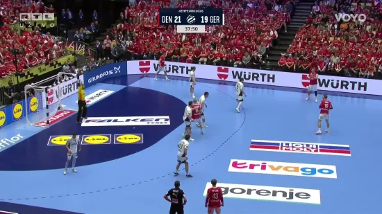 Tko će prije postići pogodak? Gledamo brzi rukomet s obje strane, ali nažalost ne i precizan