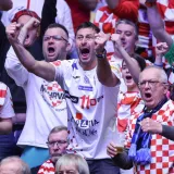 Ovaj video Duvnjaka na tribini dok se Hrvatska bori za broncu je sve &scaron;to trebate vidjeti