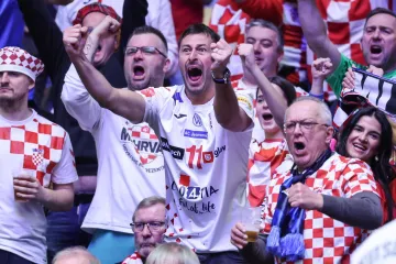 Ovaj video Duvnjaka na tribini dok se Hrvatska bori za broncu je sve što trebate vidjeti