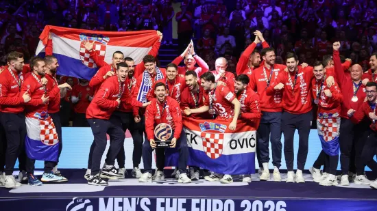 Pogledajte kako je emotivni Martinović podigao brončani trofej i kako su na&scaron;i proslavili na postolju