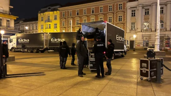 Nevjerojatni prizori sa zagrebačkog trga: Spremaju opremu za binu koja se slagala za rukometa&scaron;e?