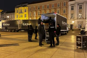 Nevjerojatni prizori sa zagrebačkog trga: Spremaju opremu za binu koja se slagala za rukometa&scaron;e?