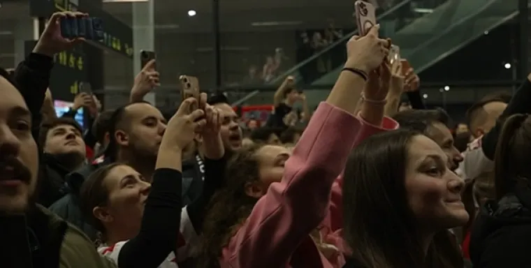 Rukometa&scaron;e dočekala Thompsonova pjesma, Mirza Džomba &scaron;okiran mno&scaron;tvom: 'Koliko je sati!?'