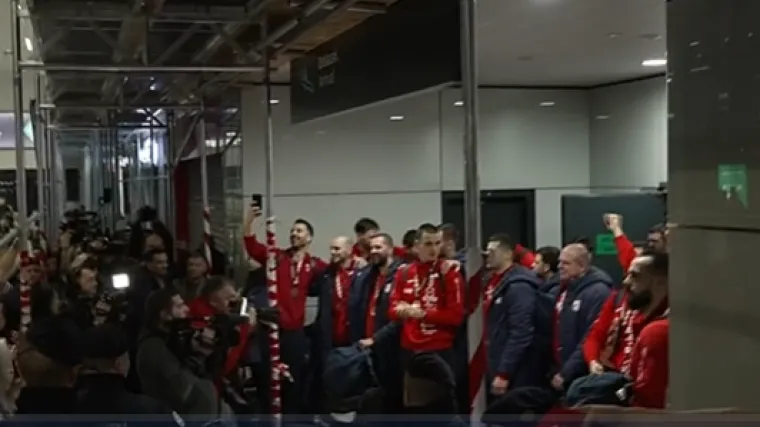 Rukometa&scaron;e dočekala Thompsonova pjesma, Mirza Džomba &scaron;okiran mno&scaron;tvom: 'Koliko je sati!?'