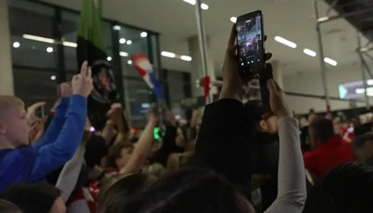 Rukometa&scaron;e dočekala Thompsonova pjesma, Mirza Džomba &scaron;okiran mno&scaron;tvom: 'Koliko je sati!?'