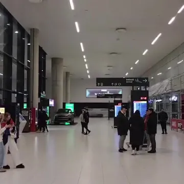 Okupljaju se navijači na aerodromu Dr. Franjo Tuđman uoči povratka brončanih rukometa&scaron;a