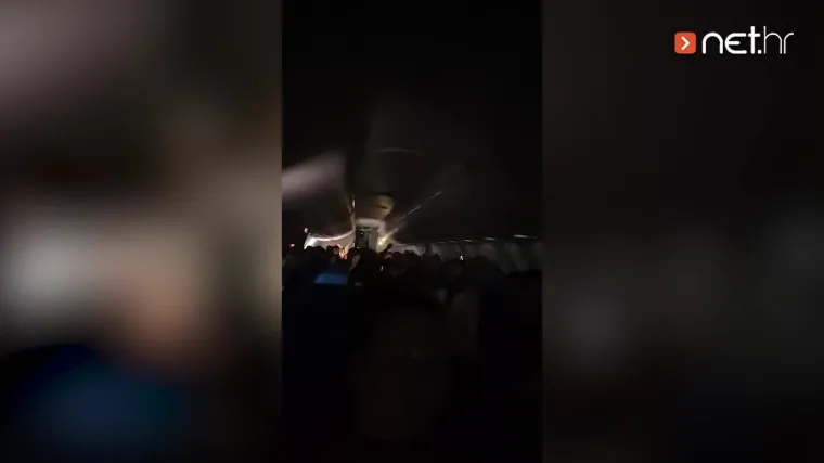 Rukometa&scaron;i u avionu zapjevali najljep&scaron;u hrvatsku domoljubnu pjesmu