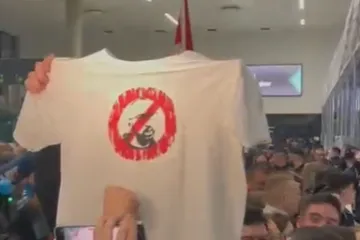 Toma&scaron;ević zavr&scaron;io kao Mamić: Osvanula specijalna majica za gradonačelnika, grmi Thompson kao nikad