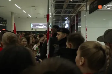 Netko je donio radio i odvrnio popularnu pjesmu koja se prije mogla stalno čuti na Dinamovim utakmicama