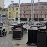 Bina se postavlja, donosimo snimke s Trga: Doček uživo pratite na RTL-u