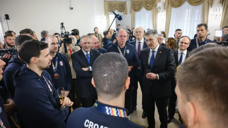 Prijem odrađen: Ovako su brončani rukometa&scaron;i dočekani u Banskim dvorima