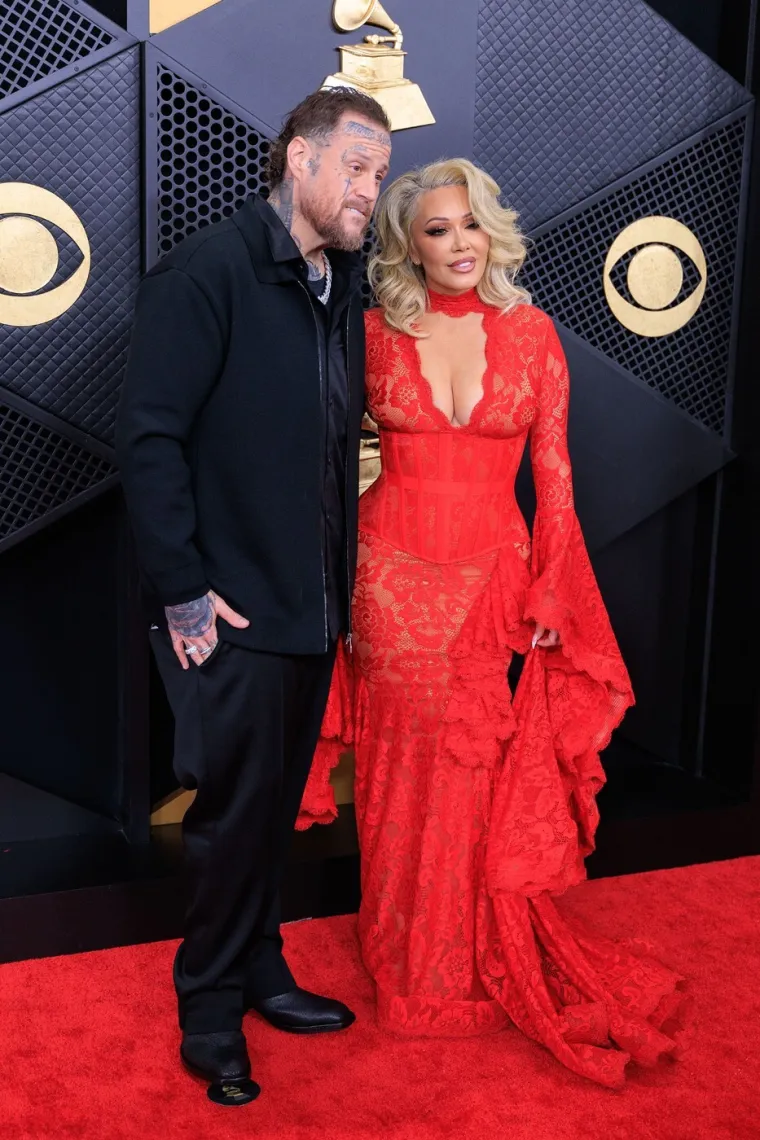 Pojavio se na crvenom tepihu: Poznati pjevač &scaron;okirao javnost nakon &scaron;to je smr&scaron;avio 125 kilograma