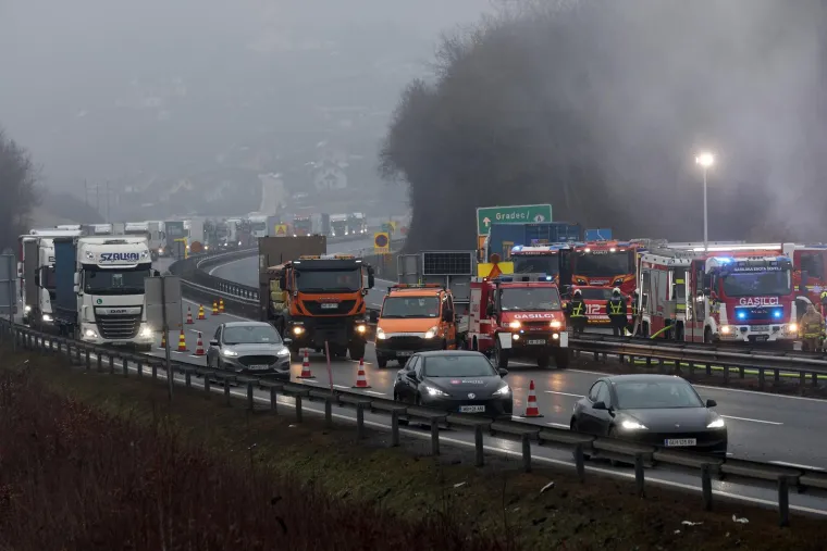 Lančani sudar tri kamiona u susjedstvu, izbio požar: Vozači hitno prebačeni u bolnicu