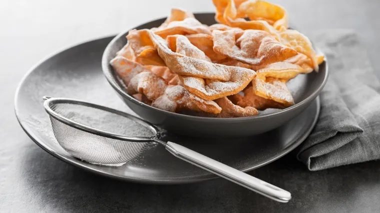 Napravite savr&scaron;ene dalmatinske kro&scaron;tule: Od starinskog recepta do tajni starih majstorica