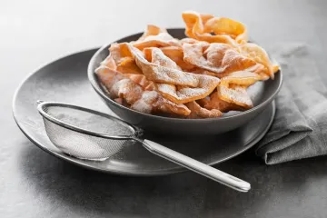 Napravite savr&scaron;ene dalmatinske kro&scaron;tule: Od starinskog recepta do tajni starih majstorica