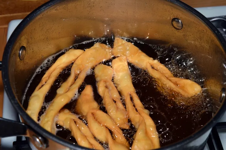 Napravite savr&scaron;ene dalmatinske kro&scaron;tule: Od starinskog recepta do tajni starih majstorica