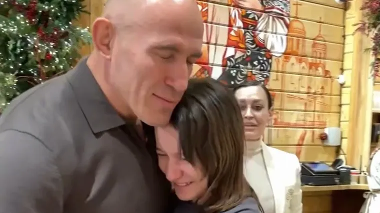 MMA borac do&scaron;ao za&scaron;tititi curicu koju su tukli u &scaron;koli, nekad tako snažno da je gubila svijest!