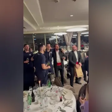 Pogledajte čiji hit su rukometa&scaron;i zapjevali nakon dočeka