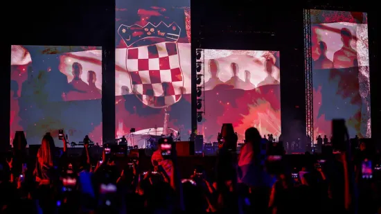 Slikala sina i nećaka pred Thompsonov koncert, policija ih sve opalila po džepu: 'Samo smo mahali'