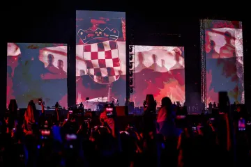 Slikala sina i nećaka pred Thompsonov koncert, policija ih sve opalila po džepu: 'Samo smo mahali'