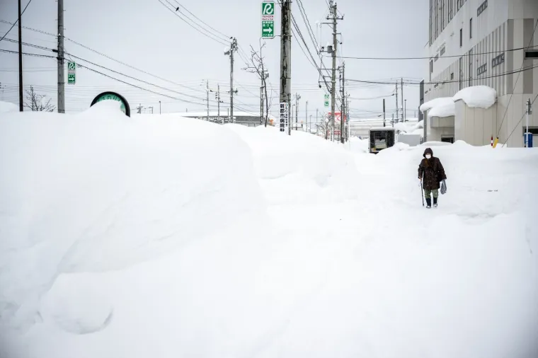 Najmanje 30 mrtvih i stotine ozlijeđenih zbog obilnog snijega! Za dva dana prijeti im jo&scaron; veća opasnost