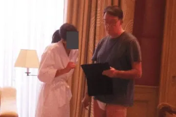 Cure detalji veze Epsteina i Putina, slike iz 'Kuće grijeha' usosile biv&scaron;eg ministra: 'Ne znam &scaron;to sam tamo radio'