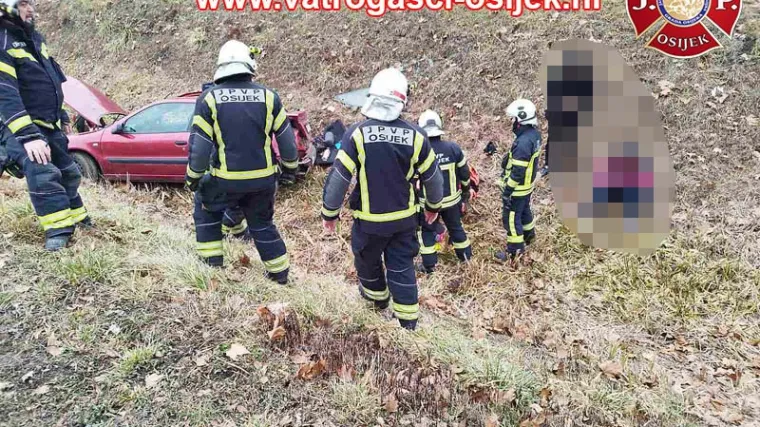 Auto s četvero putnika sletio s ceste u Osijeku: Vatrogasci objavili dramatične prizore spa&scaron;avanja