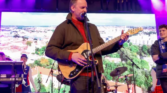 Ovacije, prepjev i gitara u rukama junaka večeri: Trenutak koji je odu&scaron;evio publiku