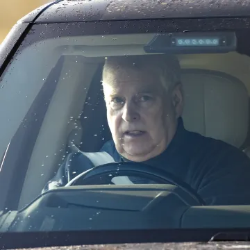 Osramoćeni biv&scaron;i princ Andrew iselio iz kraljevske rezidencije, oglasio se premijer Starmer