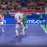 Žestoka borba u Ljubljani: Duje brani na&scaron; gol čak i licem ako treba
